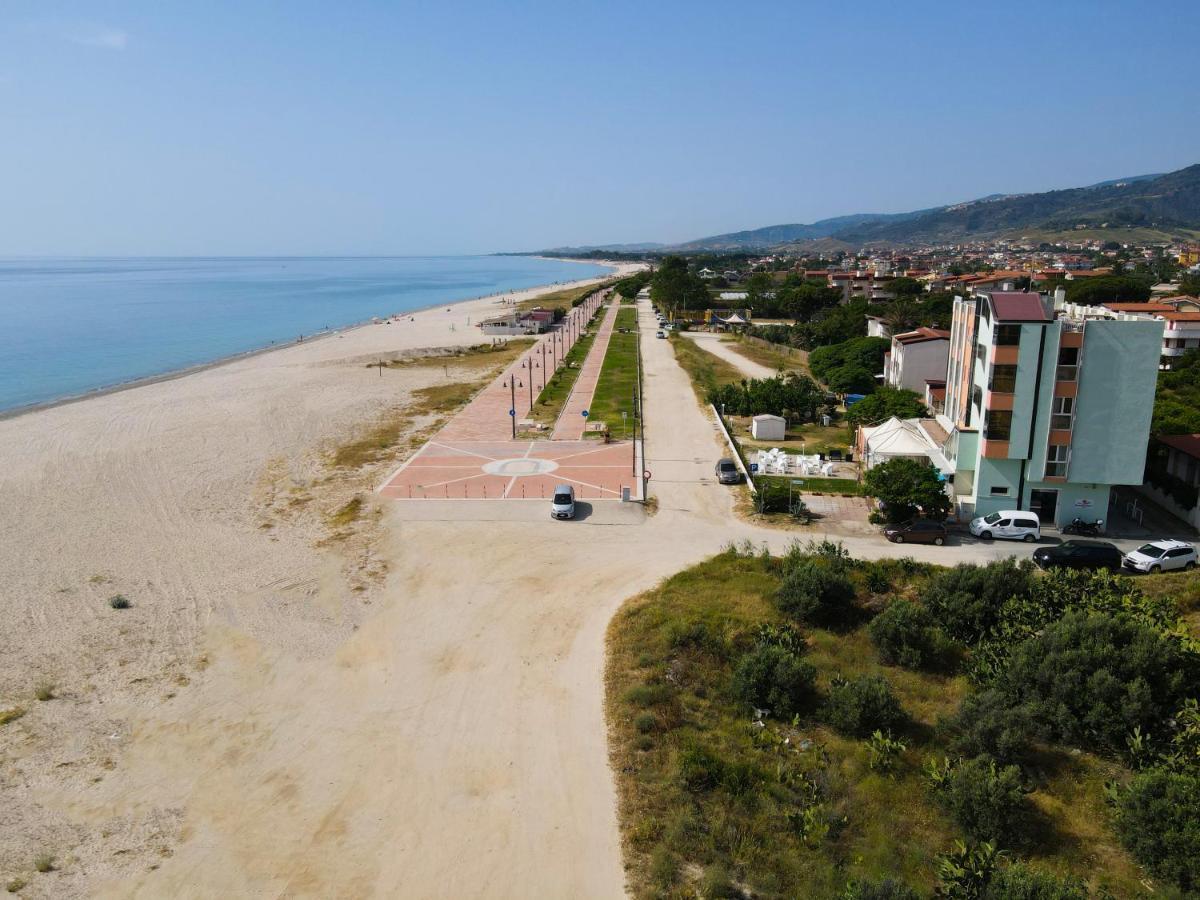 Hotel Rivabella Davoli Dış mekan fotoğraf